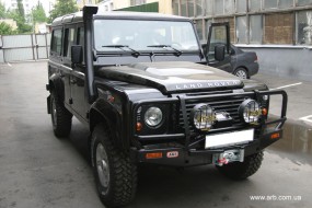 Land Rover Defender 100