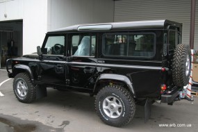 Land Rover Defender 100